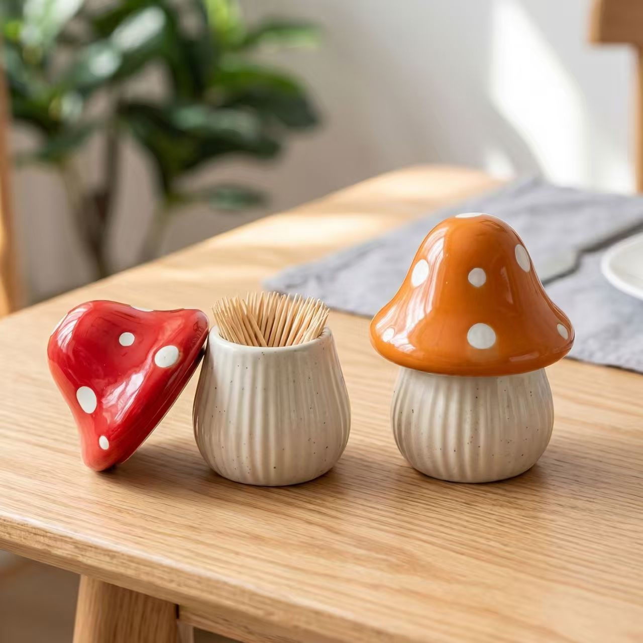 Kitchen Zo - Cartoon-Pilz Keramik-Aufbewahrungsdosen Zahnstocherhalter für Zuhause Schminkstäbchen-Organizer
